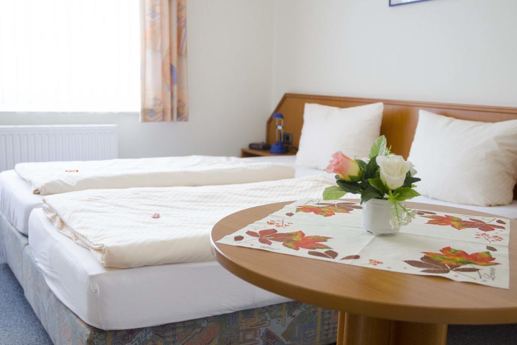 Zum Wikinger Hotel Neßmersiel Екстериор снимка