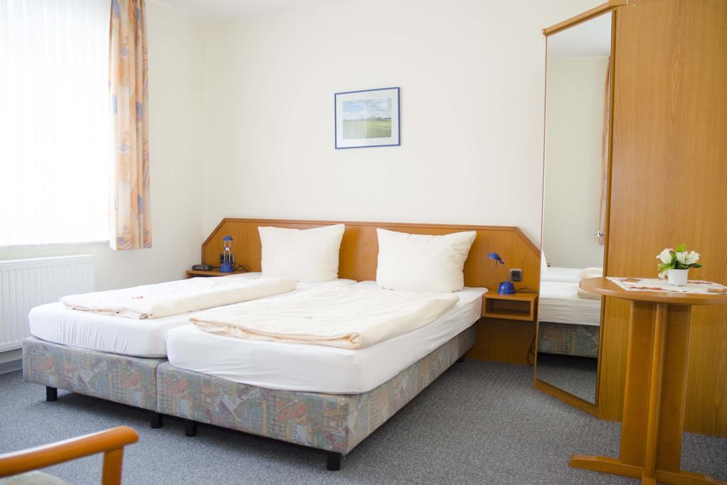 Zum Wikinger Hotel Neßmersiel Екстериор снимка