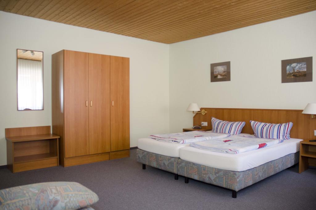 Zum Wikinger Hotel Neßmersiel Стая снимка