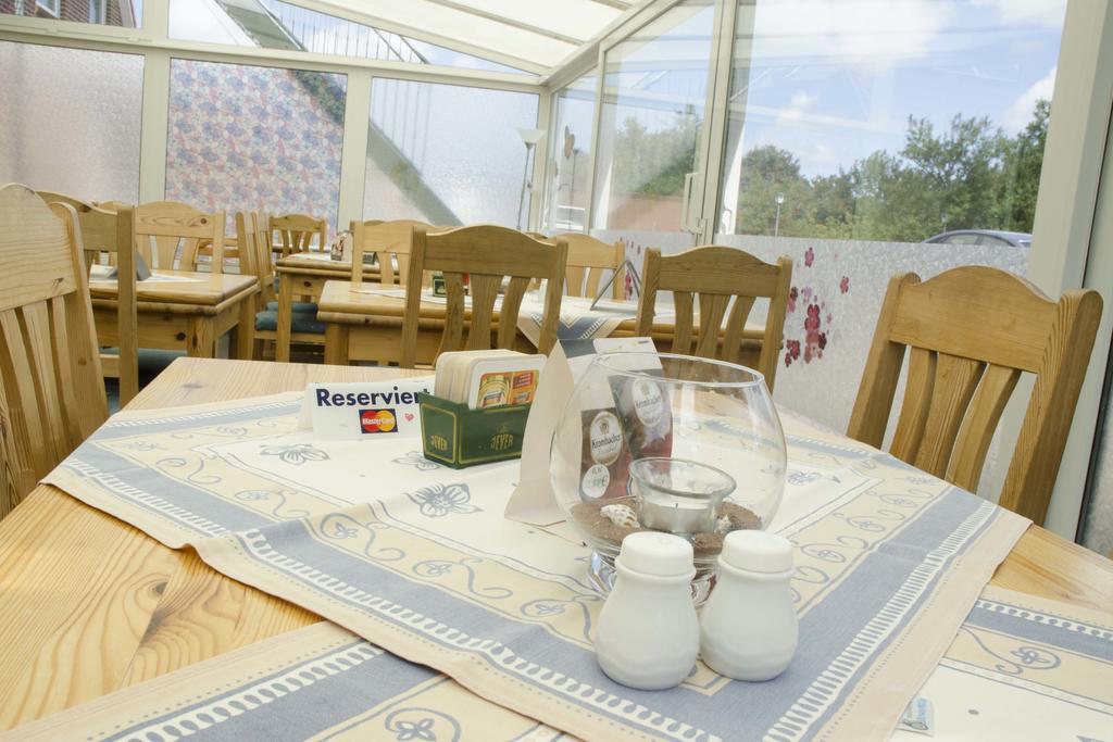 Zum Wikinger Hotel Neßmersiel Екстериор снимка