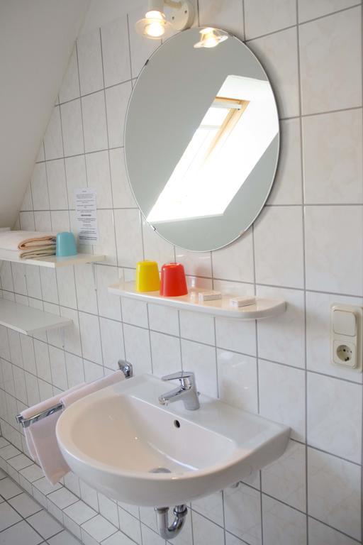 Zum Wikinger Hotel Neßmersiel Екстериор снимка
