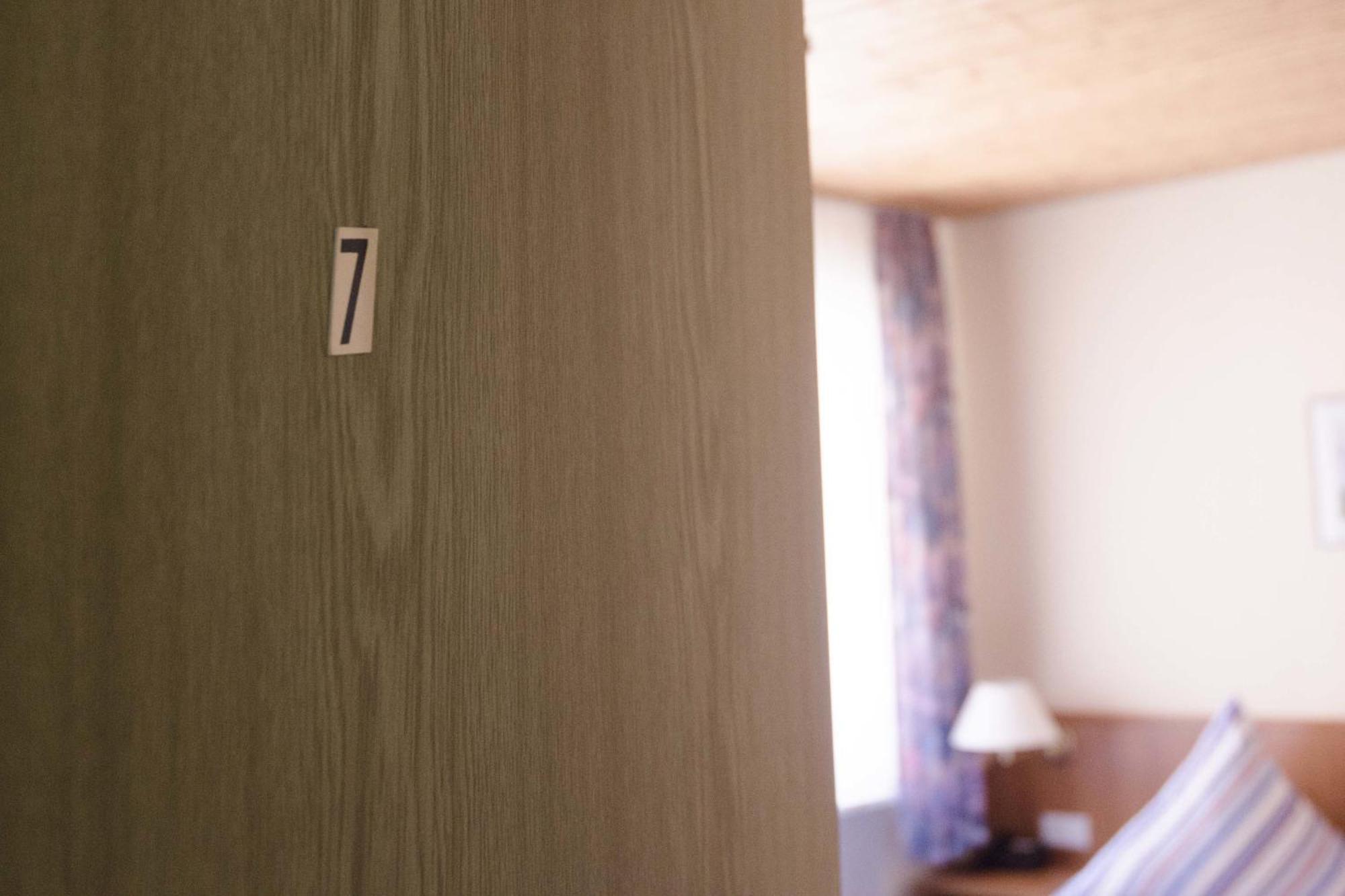 Zum Wikinger Hotel Neßmersiel Екстериор снимка